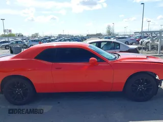 2016 Dodge Challenger SXT Plus z VIN 2C3CDZAG7GH353301, wystawiony jako IAAI lot #41780008 z przebiegiem 103 627 mil mil oraz . Historia ofert i sprzedaży dostępna na DreamBid. Obrazek 13.