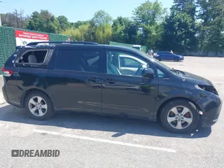 2012 Toyota Sienna LE AAS z VIN 5TDKK3DC1CS254827, wystawiony jako IAAI lot #42557288 z przebiegiem 244 368 mil mil oraz . Historia ofert i sprzedaży dostępna na DreamBid. Obrazek 13.