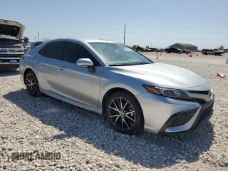2022 Toyota Camry SE z VIN 4T1G11AK7NU695218, wystawiony jako Copart lot #50276535 z przebiegiem 64 539 mil mil oraz Czysty tytuł • Clean title. Historia ofert i sprzedaży dostępna na DreamBid. Obrazek 4.