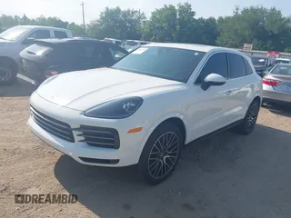 2019 Porsche Cayenne z VIN WP1AA2AYXKDA12829, wystawiony jako IAAI lot #42050935 z przebiegiem 80 056 mil mil oraz . Historia ofert i sprzedaży dostępna na DreamBid. Obrazek 2.