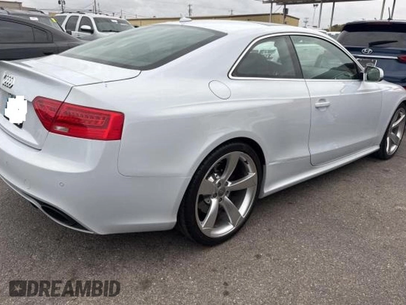 2014 Audi RS 5 z VIN WUAC6AFR5EA900341, wystawiony jako Copart lot #78828244 z przebiegiem 39 357 mil mil oraz Czysty tytuł • Clean title. Historia ofert i sprzedaży dostępna na DreamBid. Obrazek 4.