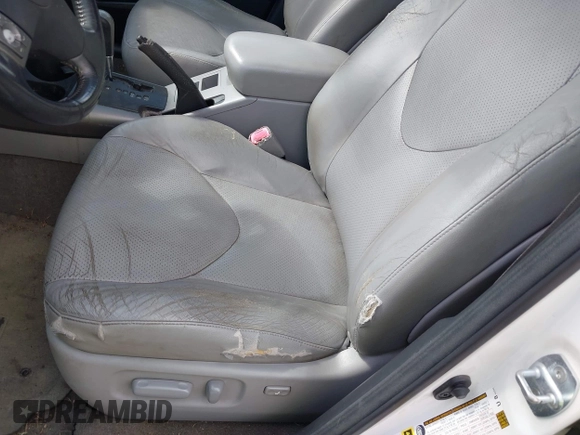 2008 Toyota RAV4 Limited with VIN JTMZK31V385019850, listed as a IAAI auction lot 42663641 with 194,878 mi miles and . Bid and sale history available at DreamBid. Image 16.