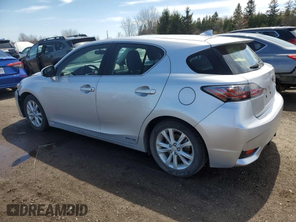 2015 Lexus CT 200h z VIN JTHKD5BH1F2240232, wystawiony jako Copart lot #55055375 z przebiegiem 100 704 mil mil oraz Tytuł czysty. Historia ofert i sprzedaży dostępna na DreamBid. Obrazek 2.