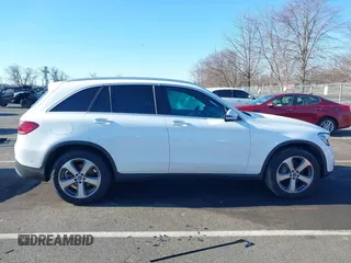 2020 Mercedes-Benz GLC 300 z VIN WDC0G8EB4LF716707, wystawiony jako IAAI lot #41695111 z przebiegiem 27 715 mil mil oraz . Historia ofert i sprzedaży dostępna na DreamBid. Obrazek 13.