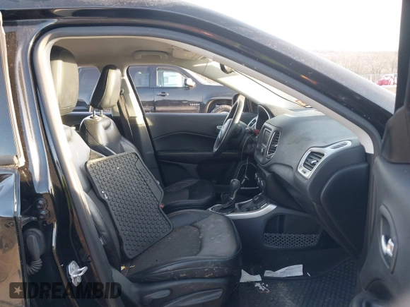 2018 Jeep Compass Altitude with VIN 3C4NJDBB5JT117506, listed as a IAAI auction lot 41447381 with 93,577 mi miles and . Bid and sale history available at carsss.com. Image 5.
