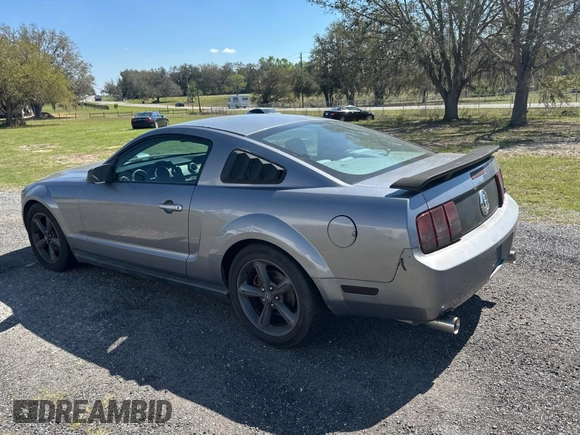 2007 Ford Mustang Deluxe with VIN 1ZVFT80N975342231, listed as a Copart auction lot 47273455 with 175,676 mi miles and Clean Title. Bid and sale history available at carsss.com. Image 3.