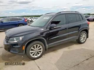 2017 Volkswagen Tiguan S z VIN WVGAV7AX0HK051875, wystawiony jako Copart lot #55842095 z przebiegiem 77 871 mil mil oraz Szkoda całkowita • Salvage title. Historia ofert i sprzedaży dostępna na DreamBid. Obrazek 1.