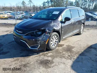 2018 Chrysler Pacifica Touring L with VIN 2C4RC1BG3JR124169, listed as a IAAI auction lot 41645651 with 81,922 mi miles. Bid and sale history available at carsss.com. Image 17.