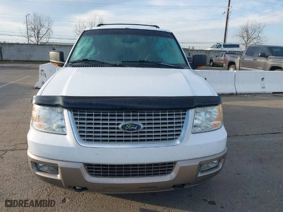 2004 Ford Expedition Eddie Bauer with VIN 1FMFU18L84LA44010, listed as a IAAI auction lot 41647364 with 147,649 mi miles. Bid and sale history available at carsss.com. Image 6.
