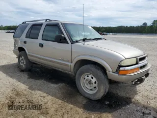 2004 Chevrolet Blazer LS z VIN 1GNDT13X24K145775, wystawiony jako Copart lot #56202555 z przebiegiem 224 339 mil mil oraz Szkoda całkowita • Salvage title. Historia ofert i sprzedaży dostępna na DreamBid. Obrazek 4.