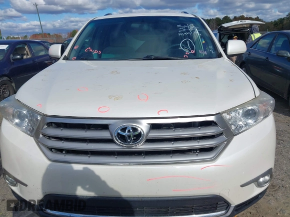 2013 Toyota Highlander with VIN 5TDZA3EH2DS038661, listed as a IAAI auction lot 40925630 with 143,773 mi miles and . Bid and sale history available at DreamBid. Image 13.