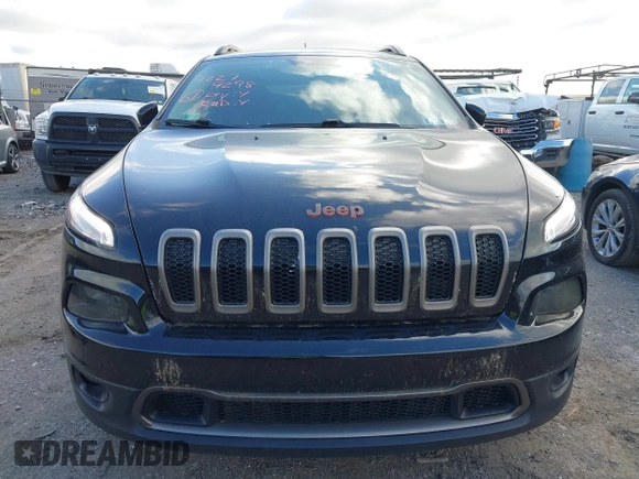 2017 Jeep Cherokee Latitude z VIN 1C4PJMCS4HW512630, wystawiony jako IAAI lot #42279298 z przebiegiem 77 329 mil mil oraz . Historia ofert i sprzedaży dostępna na DreamBid. Obrazek 6.