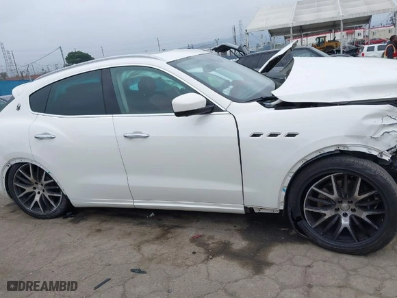 2017 Maserati Levante S with VIN ZN661YUS3HX224978, listed as a IAAI auction lot 41808765 with 1 mi miles. Bid and sale history available at carsss.com. Image 12.
