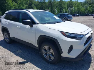 2023 Toyota RAV4 Hybrid LE z VIN 4T3LWRFV6PU087654, wystawiony jako IAAI lot #42190974 z przebiegiem 63 582 mil mil oraz . Historia ofert i sprzedaży dostępna na DreamBid. Obrazek 1.