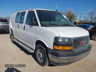 2022 GMC Savana Cargo Van with VIN 1GTW7AFP8N1172293, listed as a IAAI auction lot 41735294 with 33,213 mi miles. Bid and sale history available at carsss.com. Image 1.