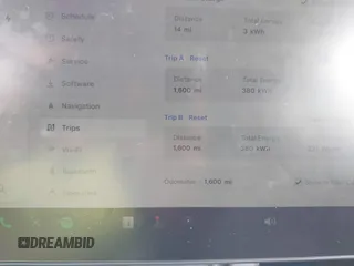 2025 Tesla Model Y Long Range z VIN 7SAYGDED9SA357876, wystawiony jako IAAI lot #41555227 z przebiegiem 1 600 mil mil oraz . Historia ofert i sprzedaży dostępna na DreamBid. Obrazek 14.