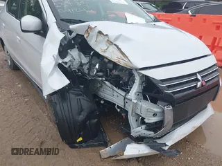 2024 Mitsubishi Mirage ES z VIN ML32FUFJ2RHF13785, wystawiony jako IAAI lot #42172271 z przebiegiem 5 352 mil mil oraz . Historia ofert i sprzedaży dostępna na DreamBid. Obrazek 6.