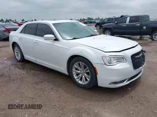 2016 Chrysler 300 Anniversary Edition z VIN 2C3CCAAGXGH274046, wystawiony jako IAAI lot #42131095 z przebiegiem 152 584 mil mil oraz . Historia ofert i sprzedaży dostępna na DreamBid. Obrazek 1.