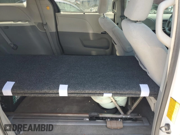 2012 Toyota Sienna LE с VIN 5TDJK3DC2CS044393, выставлен на аукционе Copart как лот 63579595 с пробегом 152 636 миль миль и Списание • Salvage title. История ставок и продаж доступна на DreamBid. Изображение 11.