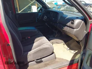 2000 Dodge Dakota z VIN 1B7GL22X8YS763265, wystawiony jako IAAI lot #42392871 z przebiegiem 195 909 mil mil oraz . Historia ofert i sprzedaży dostępna na DreamBid. Obrazek 5.