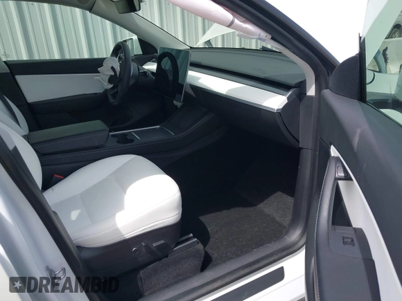 2021 Tesla Model Y Long Range with VIN 5YJYGDEE1MF152256, listed as a IAAI auction lot 42004769 with 35,176 mi miles. Bid and sale history available at carsss.com. Image 5.