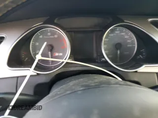 2010 Audi S5 Premium Plus z VIN WAUCGAFH5AN015591, wystawiony jako Copart lot #74314074 z przebiegiem Nie podano mil oraz Nie do naprawy. Historia ofert i sprzedaży dostępna na DreamBid. Obrazek 9.
