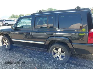 2010 Jeep Commander Sport z VIN 1J4RG4GK0AC157281, wystawiony jako IAAI lot #42581215 z przebiegiem 202 014 mil mil oraz . Historia ofert i sprzedaży dostępna na DreamBid. Obrazek 15.