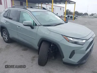 2022 Toyota RAV4 XLE with VIN 2T3W1RFV9NW190379, listed as a IAAI auction lot 42372306 with 39,620 mi miles and . Bid and sale history available at DreamBid. Image 1.