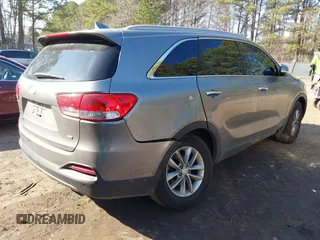 2018 Kia Sorento LX with VIN 5XYPGDA33JG424570, listed as a IAAI auction lot 41485156 with 110,893 mi miles. Bid and sale history available at carsss.com. Image 4.
