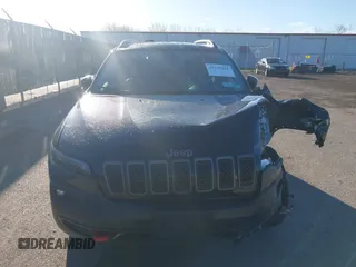 2019 Jeep Cherokee Trailhawk z VIN 1C4PJMBX0KD210316, wystawiony jako IAAI lot #42155261 z przebiegiem 100 889 mil mil oraz . Historia ofert i sprzedaży dostępna na DreamBid. Obrazek 12.