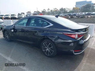 2023 Lexus ES 300h z VIN 58ADA1C15PU029137, wystawiony jako IAAI lot #41462055 z przebiegiem 25 120 mil mil oraz . Historia ofert i sprzedaży dostępna na DreamBid. Obrazek 14.