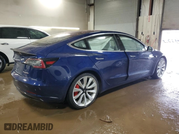 2018 Tesla Model 3 Long Range Battery z VIN 5YJ3E1EB3JF055673, wystawiony jako Copart lot #50915355 z przebiegiem 39 567 mil mil oraz Szkoda całkowita • Salvage title. Historia ofert i sprzedaży dostępna na DreamBid. Obrazek 3.