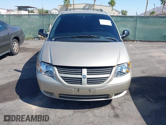 2005 Dodge Caravan SXT with VIN 1D4GP45R35B160641, listed as a IAAI auction lot 42132099 with 196,731 mi miles and . Bid and sale history available at carsss.com. Image 6.