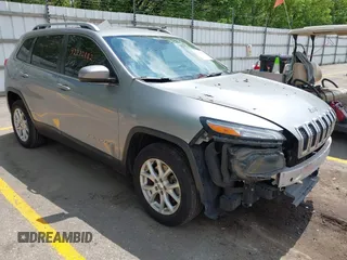 2016 Jeep Cherokee Latitude z VIN 1C4PJMCS9GW213469, wystawiony jako IAAI lot #42270882 z przebiegiem 144 499 mil mil oraz . Historia ofert i sprzedaży dostępna na DreamBid. Obrazek 1.