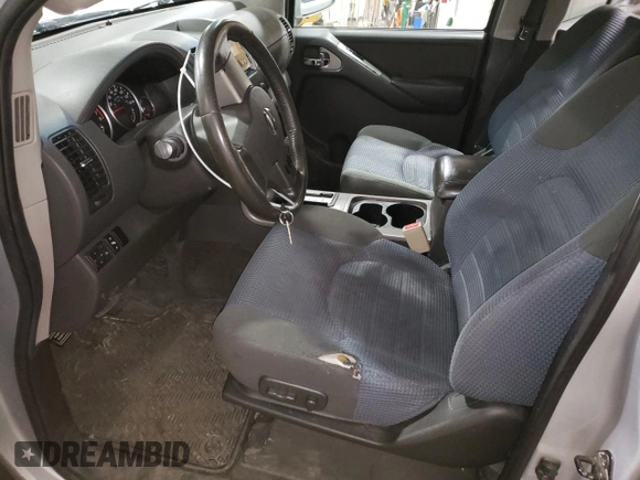 2005 Nissan Pathfinder SE z VIN 5N1AR18W15C738173, wystawiony jako Copart lot #54994755 z przebiegiem 154 776 mil mil oraz Czysty tytuł • Clean title. Historia ofert i sprzedaży dostępna na DreamBid. Obrazek 7.