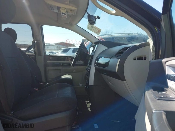 2010 Dodge Grand Caravan SXT with VIN 2D4RN5D18AR233143, listed as a IAAI auction lot 41880502 with 145,356 mi miles. Bid and sale history available at carsss.com. Image 5.