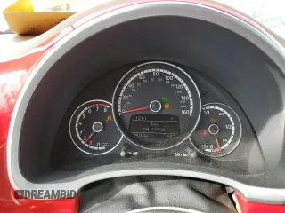 2014 Volkswagen Beetle 1.8T w/Premium z VIN 3VW517AT9EM819966, wystawiony jako Copart lot #76990014 z przebiegiem Nie podano mil oraz Nie do naprawy • Non repairable. Historia ofert i sprzedaży dostępna na DreamBid. Obrazek 9.