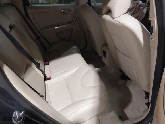 2016 Volvo XC60 T5 Drive-E Premier with VIN YV440MDK1G2843205, listed as a IAAI auction lot 41974484 with 135,448 mi miles. Bid and sale history available at carsss.com. Image 8.