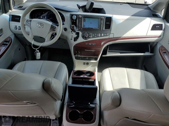 2013 Toyota Sienna XLE с VIN 5TDDK3DC9DS051534, выставлен на аукционе Copart как лот 61487035 с пробегом 66 168 миль миль и Списание • Salvage title. История ставок и продаж доступна на DreamBid. Изображение 8.