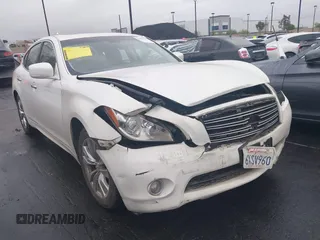 2013 Infiniti M with VIN JN1BY1AP2DM510953, listed as a IAAI auction lot 42157597 with 71,175 mi miles and . Bid and sale history available at carsss.com. Image 1.