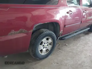 2007 Chevrolet Suburban LT с VIN 1GNFK16377J182691, выставлен на аукционе IAAI как лот 42479223 с пробегом Не указан миль и . История ставок и продаж доступна на DreamBid. Изображение 6.
