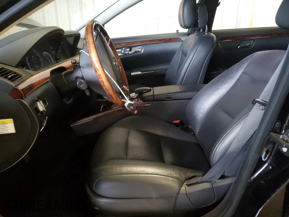 2010 Mercedes-Benz S 400 with VIN WDDNG9FB9AA353451, listed as a Copart auction lot 46080105 with 117,499 mi miles and Salvage Title. Bid and sale history available at DreamBid. Image 7.
