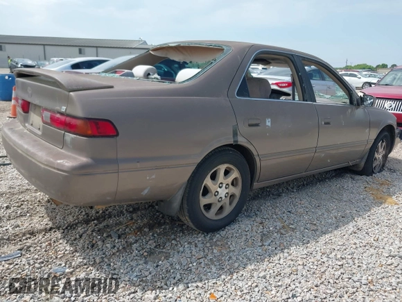 1999 Toyota Camry LE z VIN JT2BF28K9X0216439, wystawiony jako IAAI lot #42213626 z przebiegiem 280 812 mil mil oraz . Historia ofert i sprzedaży dostępna na DreamBid. Obrazek 4.