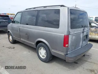 1995 Chevrolet Astro with VIN 1GNDM19W2SB240300, listed as a IAAI auction lot 41885699 with 180,150 mi miles. Bid and sale history available at carsss.com. Image 3.