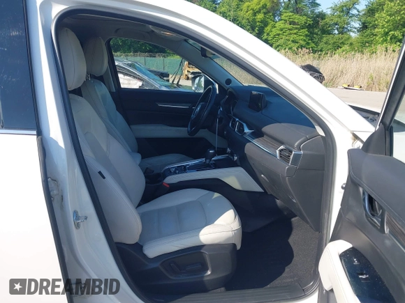 2018 Mazda CX-5 Grand Touring z VIN JM3KFBDM8J0420422, wystawiony jako IAAI lot #42188348 z przebiegiem 102 216 mil mil oraz . Historia ofert i sprzedaży dostępna na DreamBid. Obrazek 5.