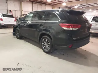 2017 Toyota Highlander XLE with VIN 5TDJZRFH1HS410312, listed as a IAAI auction lot 41729147 with 126,404 mi miles. Bid and sale history available at carsss.com. Image 3.