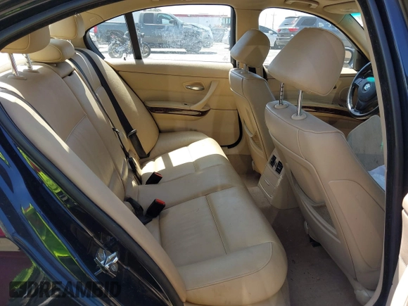 2006 BMW 3 Series 325i z VIN WBAVB17516NK41341, wystawiony jako IAAI lot #42412466 z przebiegiem 237 804 mil mil oraz . Historia ofert i sprzedaży dostępna na DreamBid. Obrazek 8.