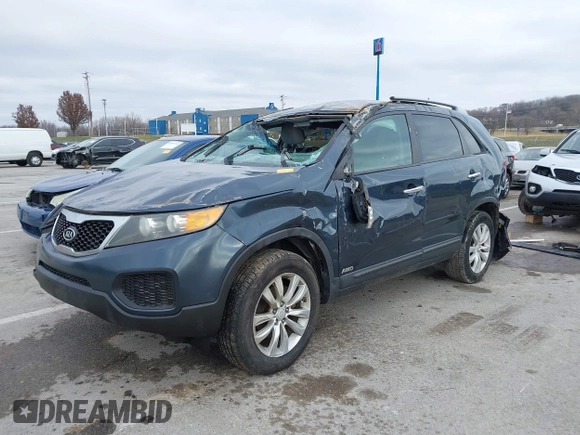 2011 Kia Sorento LX with VIN 5XYKTDA23BG068572, listed as a IAAI auction lot 41036588 with 215,145 mi miles. Bid and sale history available at carsss.com. Image 2.