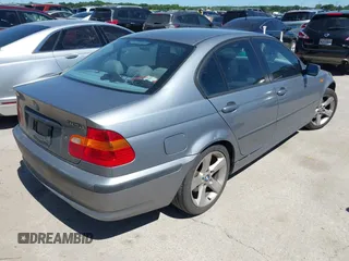 2005 BMW 3 Series 325i z VIN WBAEV33475KW16701, wystawiony jako IAAI lot #42304390 z przebiegiem 176 620 mil mil oraz . Historia ofert i sprzedaży dostępna na DreamBid. Obrazek 4.