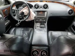 2013 Jaguar XJ z VIN SAJWJ1CD5D8V53294, wystawiony jako Copart lot #49711445 z przebiegiem 100 675 mil mil oraz Szkoda całkowita • Salvage title. Historia ofert i sprzedaży dostępna na DreamBid. Obrazek 8.